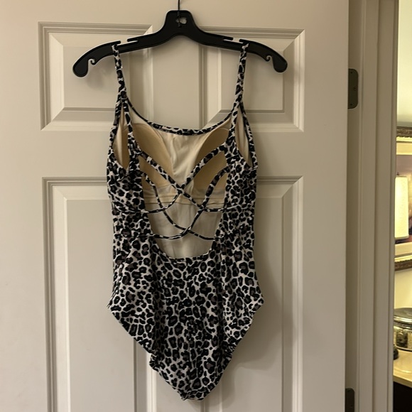 Leopard swimsuit - Picture 3 of 6